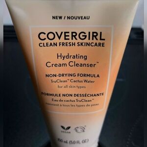 COVERGIRL Hydrating Cream Cleanser  New